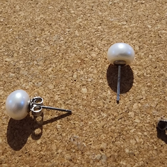 Silver Pearl Earrings- Pierced NEW FINAL PRICE - Picture 10 of 10